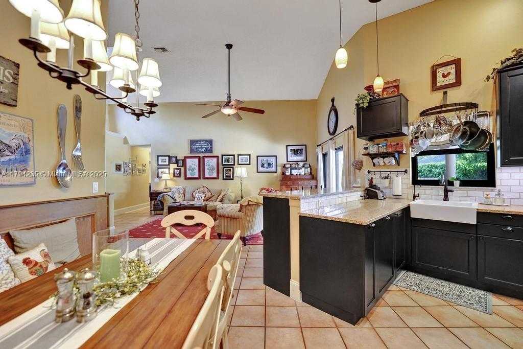 Small Image of 9682 RIDGECREST CT, Davie Number 50