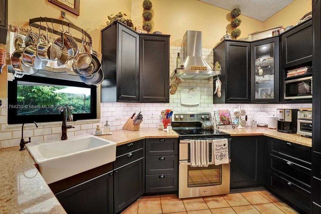 Small Image of 9682 RIDGECREST CT, Davie Number 54