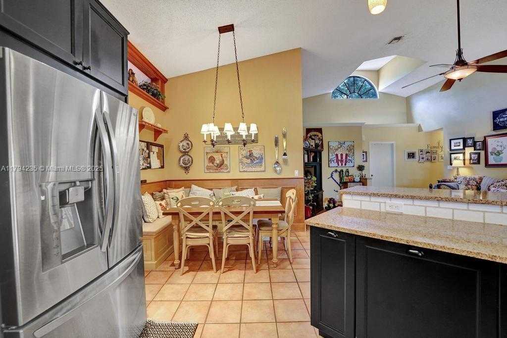 Small Image of 9682 RIDGECREST CT, Davie Number 57