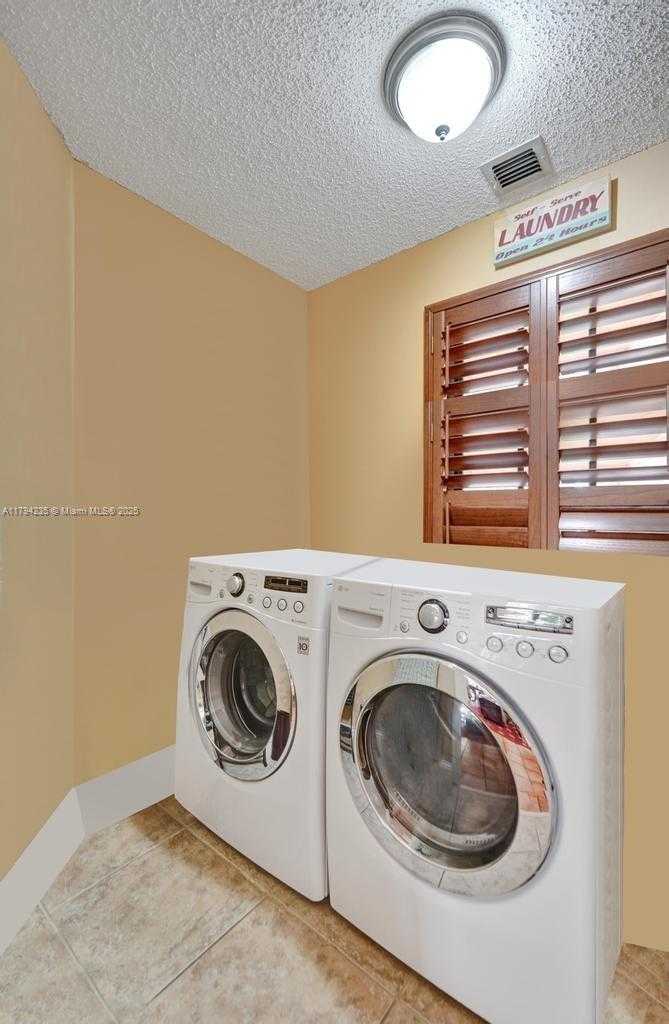 Small Image of 9682 RIDGECREST CT, Davie Number 61