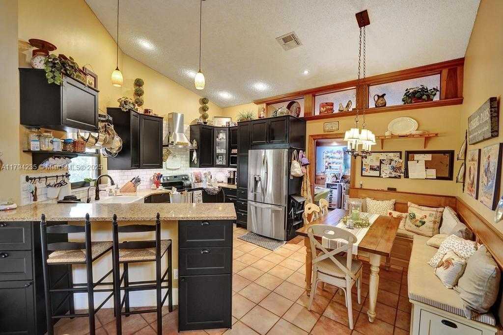 Small Image of 9682 RIDGECREST CT, Davie Number 62