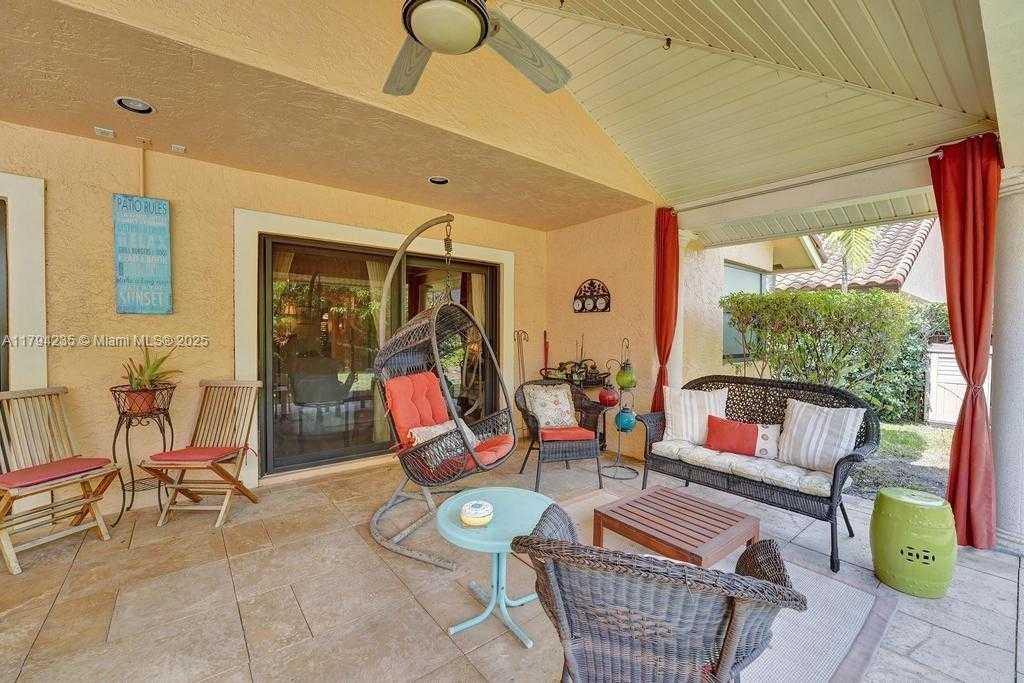 Small Image of 9682 RIDGECREST CT, Davie Number 65