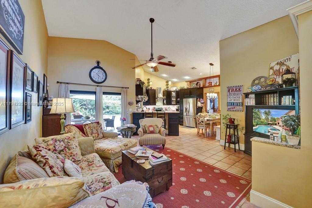 Small Image of 9682 RIDGECREST CT, Davie Number 8