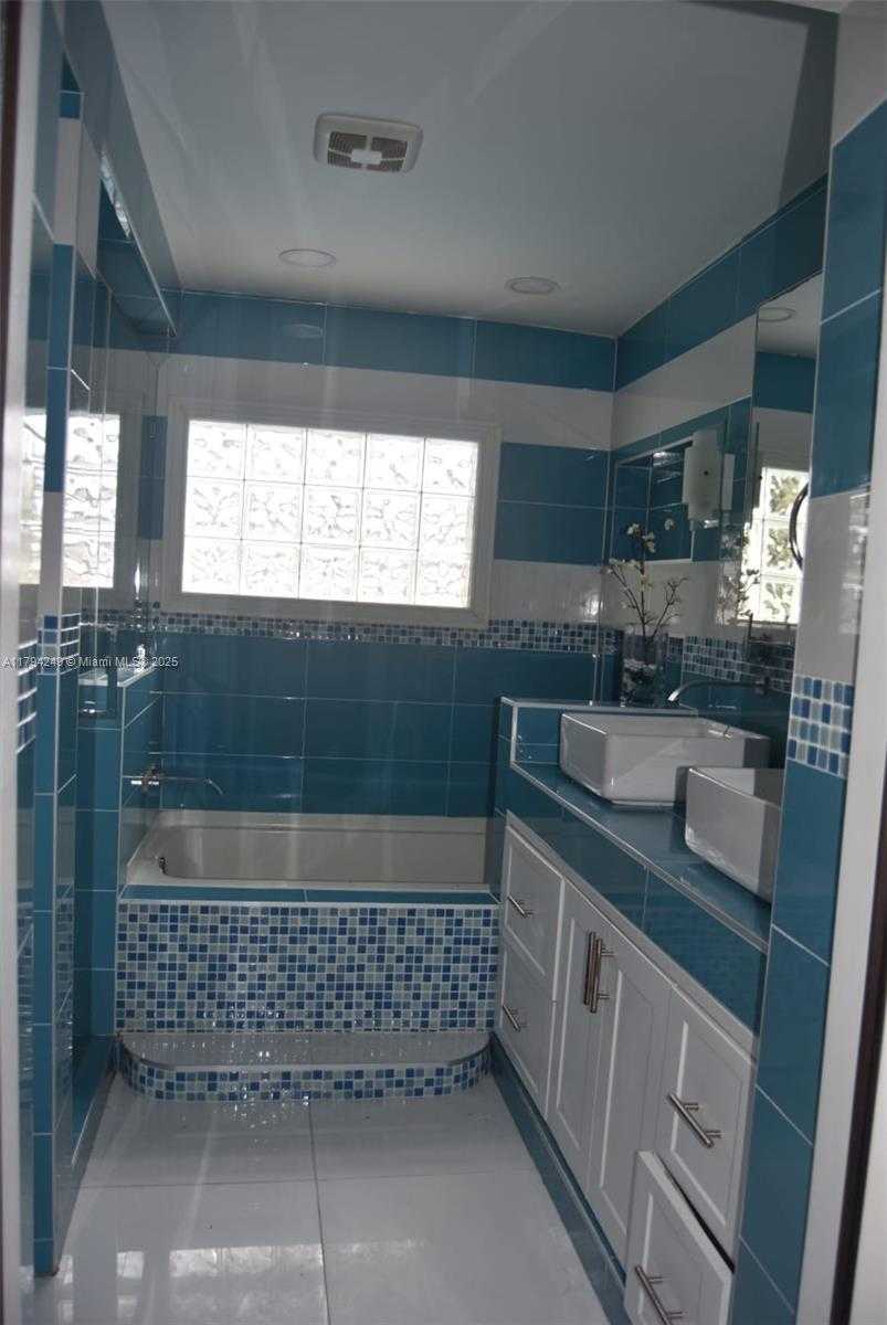 Small Image of 4430 NORTH WEST 175TH ST, Miami Gardens Number 9