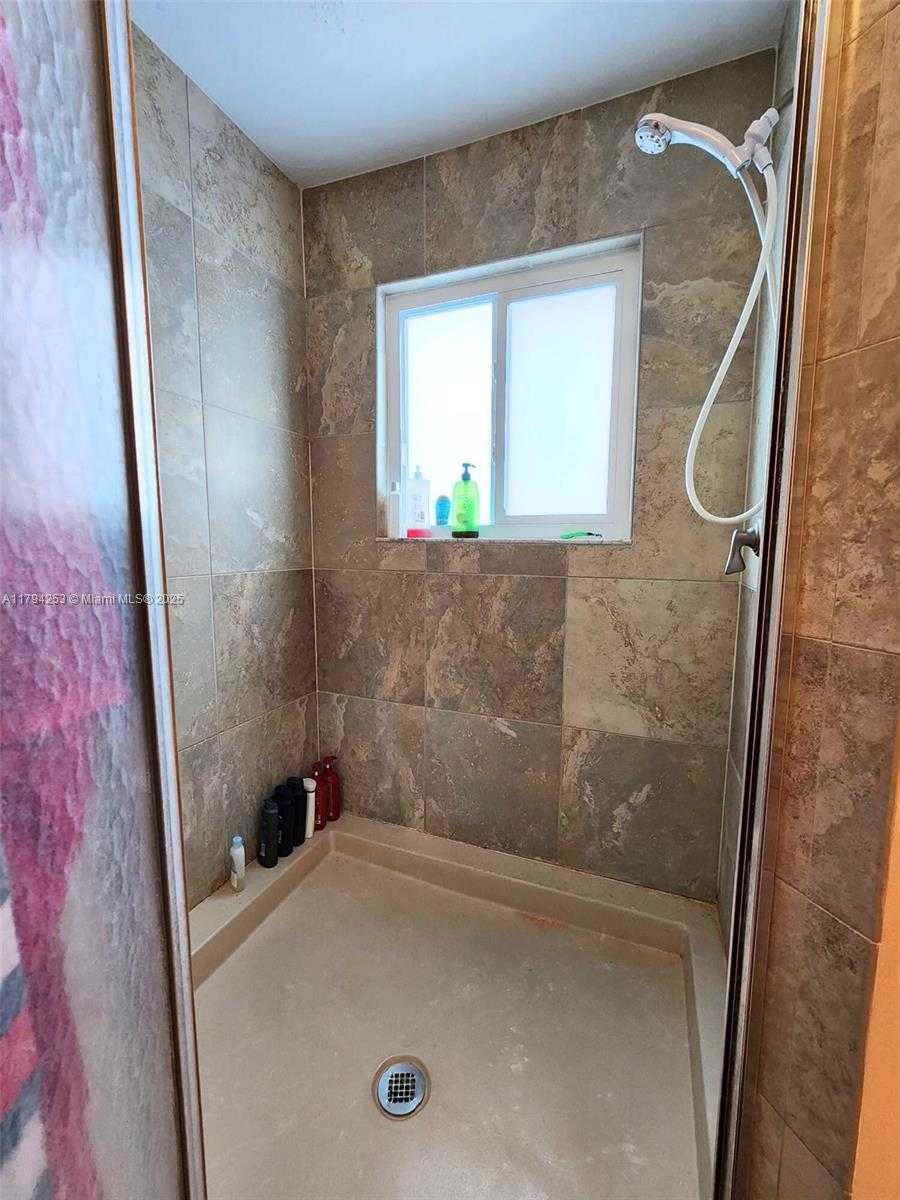 Small Image of 8014 BIG PINE WAY, Riviera Beach Number 11