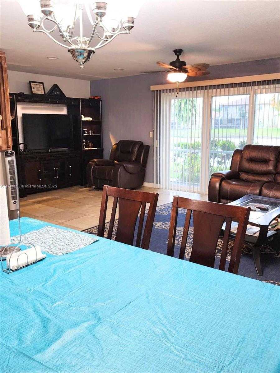 Small Image of 8014 BIG PINE WAY, Riviera Beach Number 4