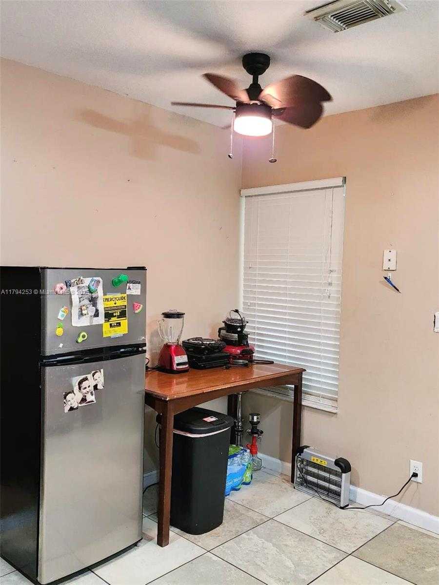 Small Image of 8014 BIG PINE WAY, Riviera Beach Number 6