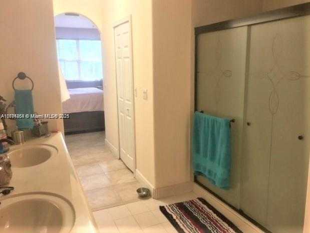 Small Image of 4854 NORTH WEST 110TH PL, Doral Number 14