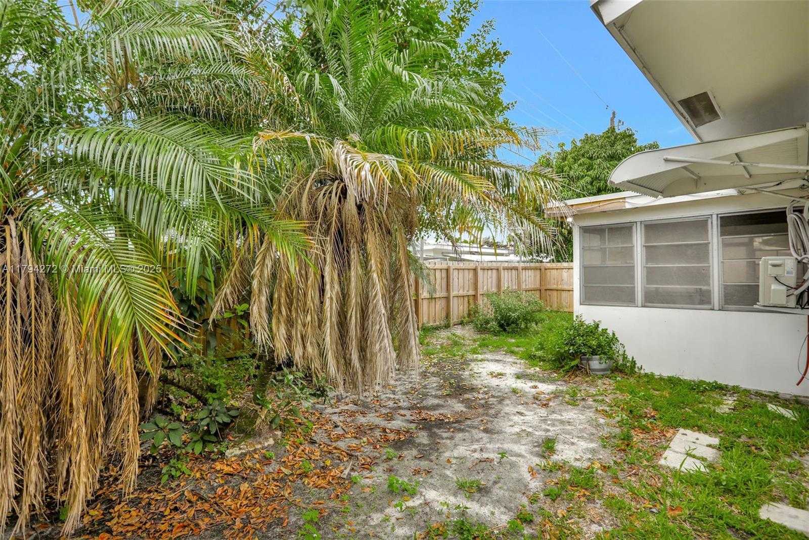 Small Image of 2712 NORTH WEST 53RD ST, Tamarac Number 32