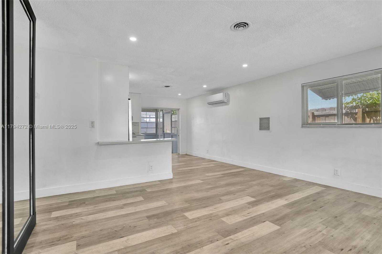 Small Image of 2712 NORTH WEST 53RD ST, Tamarac Number 4
