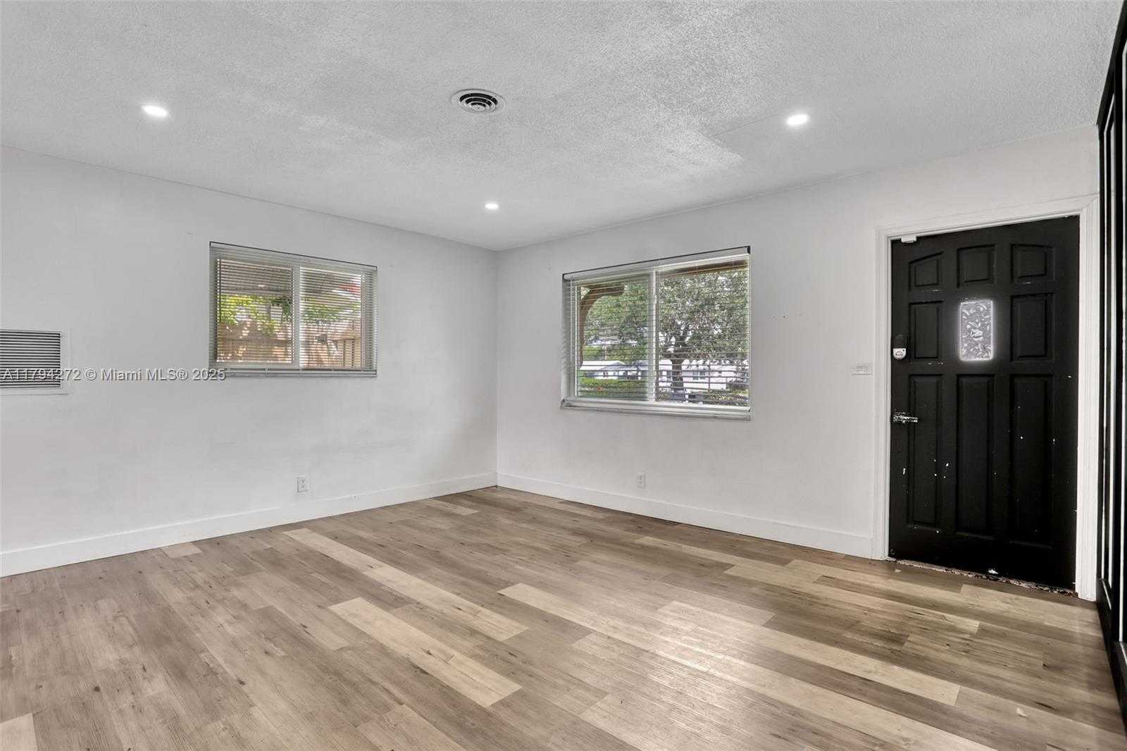 Small Image of 2712 NORTH WEST 53RD ST, Tamarac Number 7