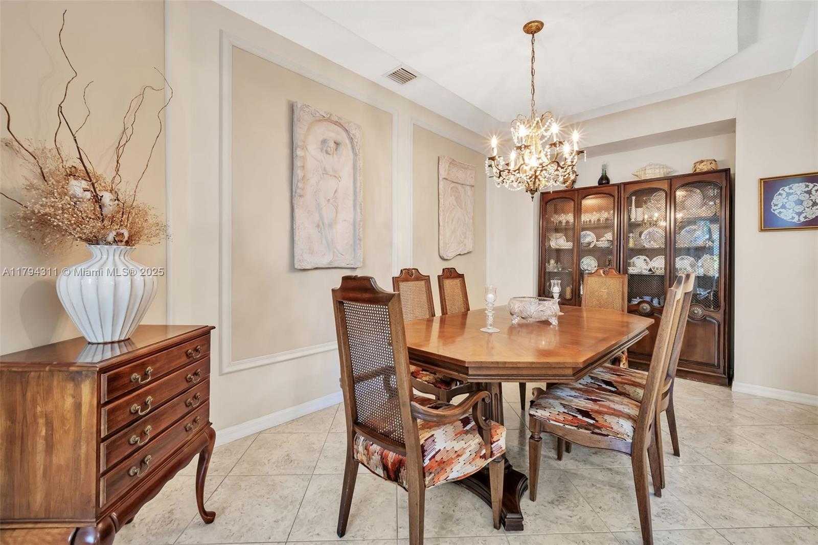 Small Image of 4123 WEST LAKE ESTATES DR, Davie Number 13