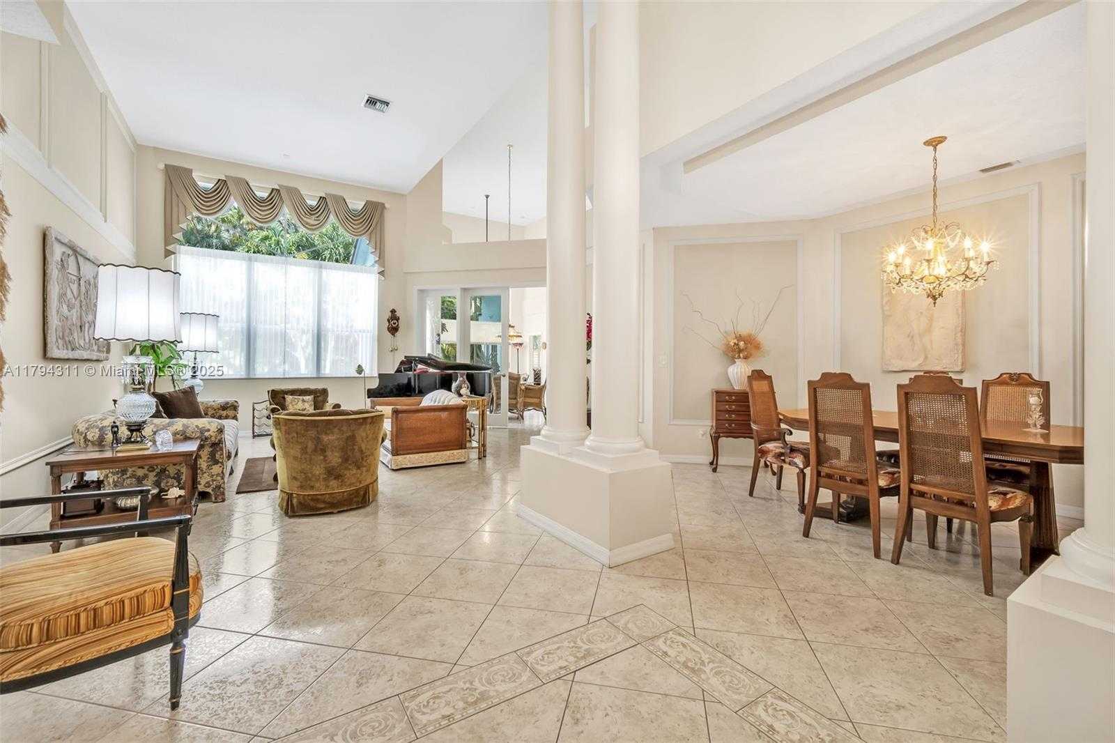 Small Image of 4123 WEST LAKE ESTATES DR, Davie Number 14