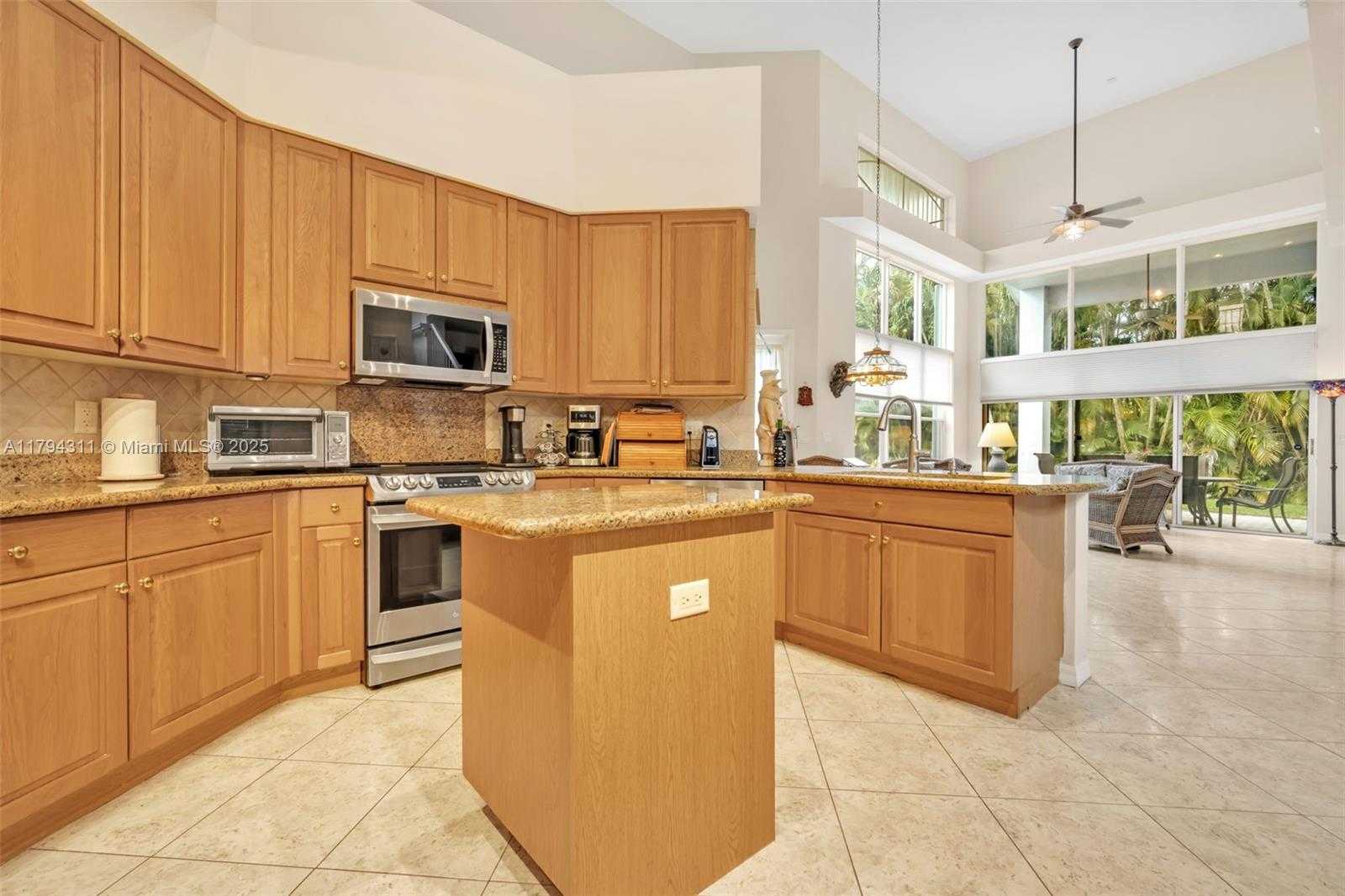 Small Image of 4123 WEST LAKE ESTATES DR, Davie Number 18