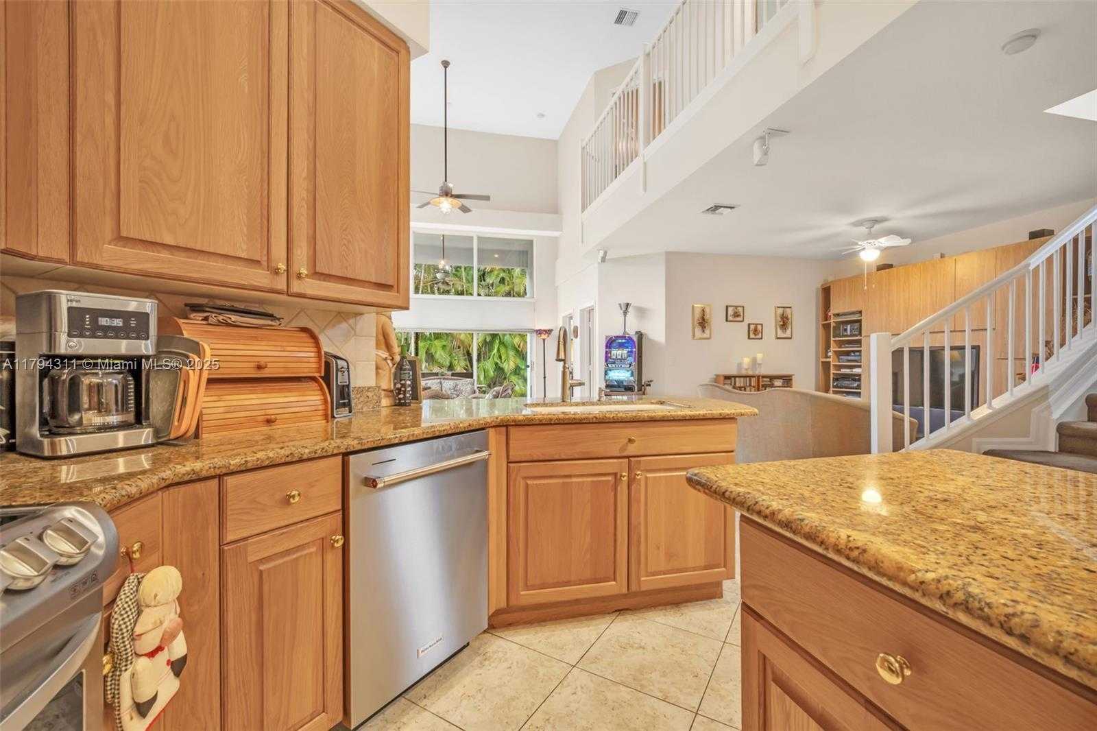 Small Image of 4123 WEST LAKE ESTATES DR, Davie Number 19