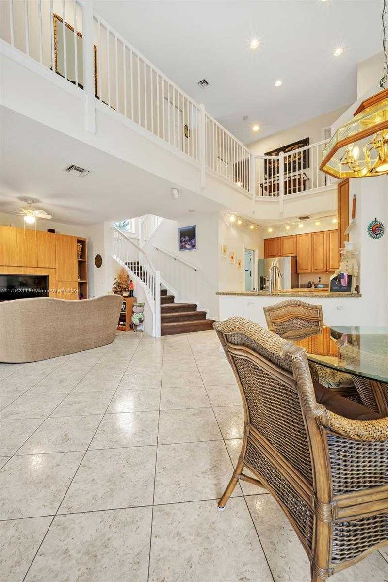 Small Image of 4123 WEST LAKE ESTATES DR, Davie Number 22