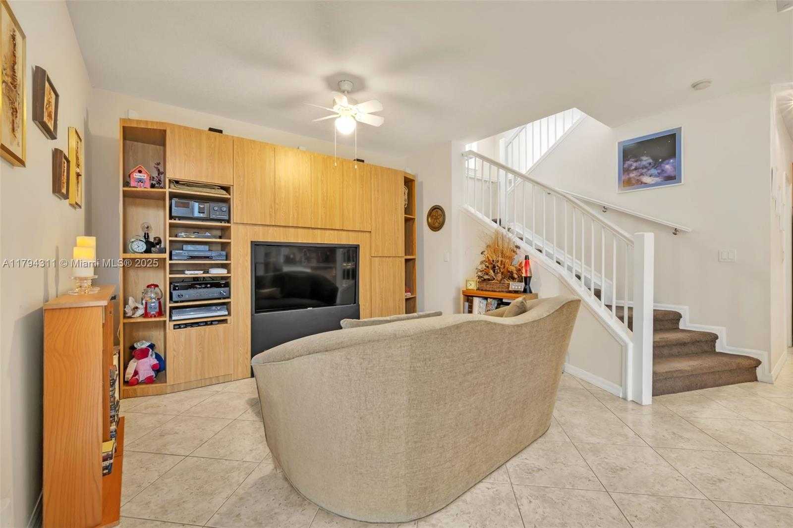 Small Image of 4123 WEST LAKE ESTATES DR, Davie Number 25