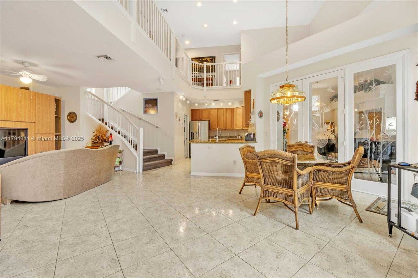 Small Image of 4123 WEST LAKE ESTATES DR, Davie Number 27