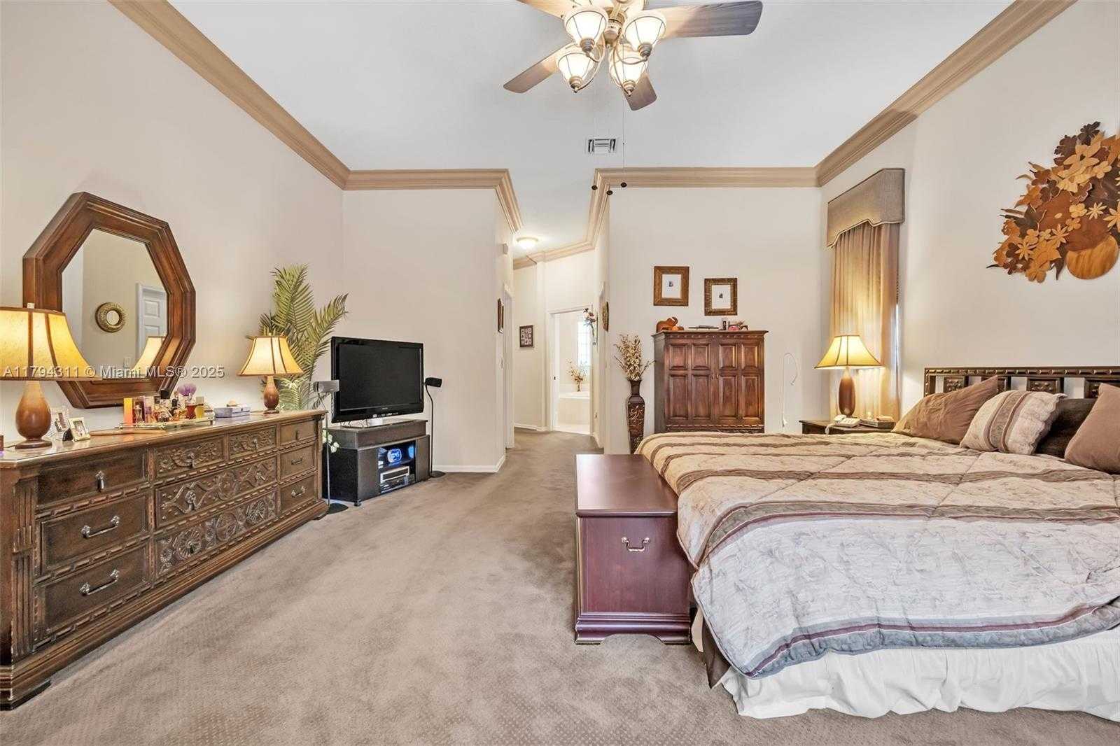 Small Image of 4123 WEST LAKE ESTATES DR, Davie Number 29