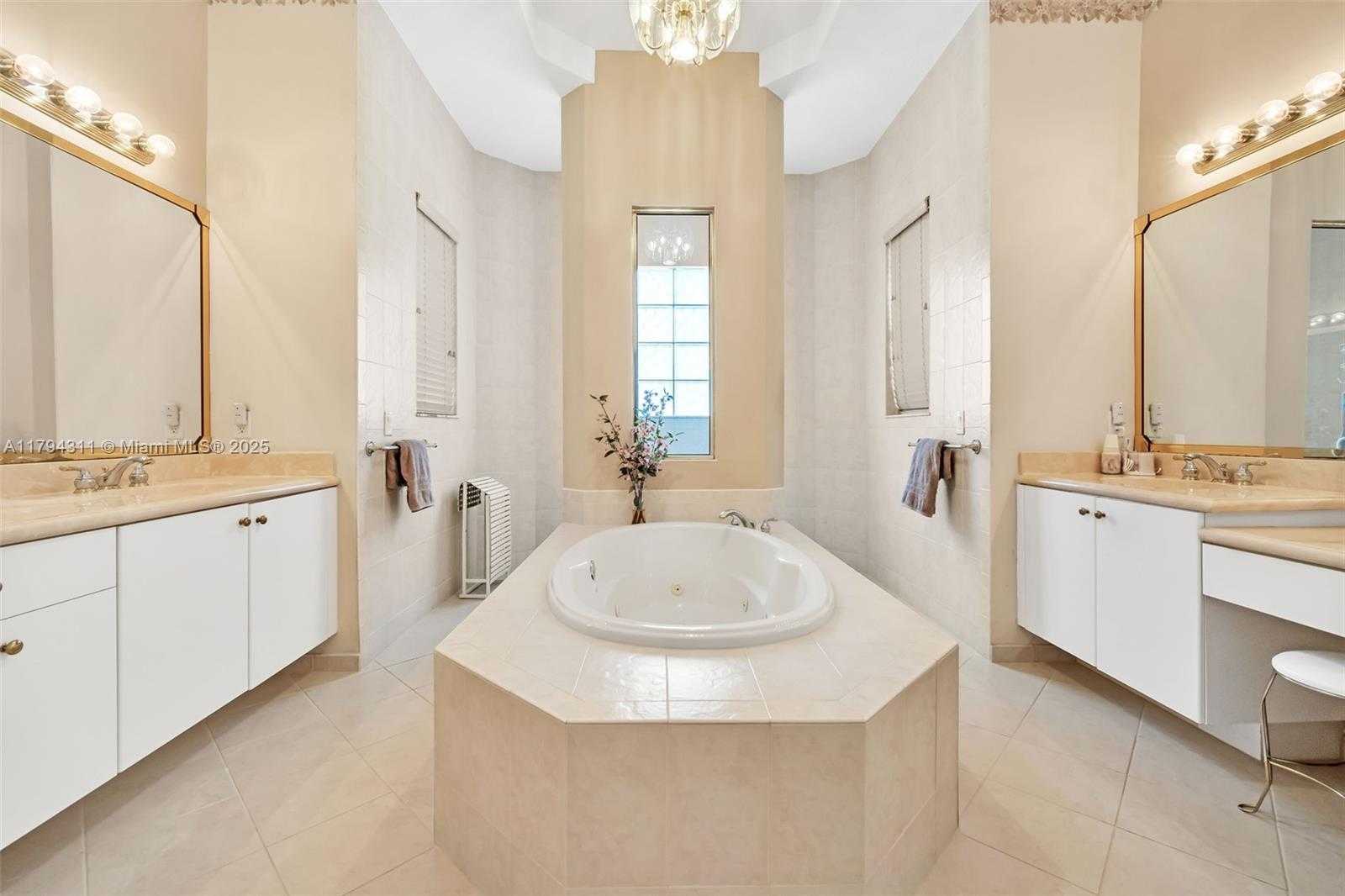 Small Image of 4123 WEST LAKE ESTATES DR, Davie Number 30