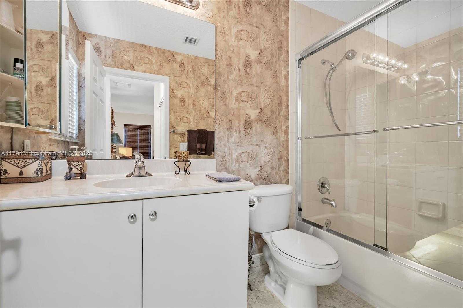 Small Image of 4123 WEST LAKE ESTATES DR, Davie Number 38