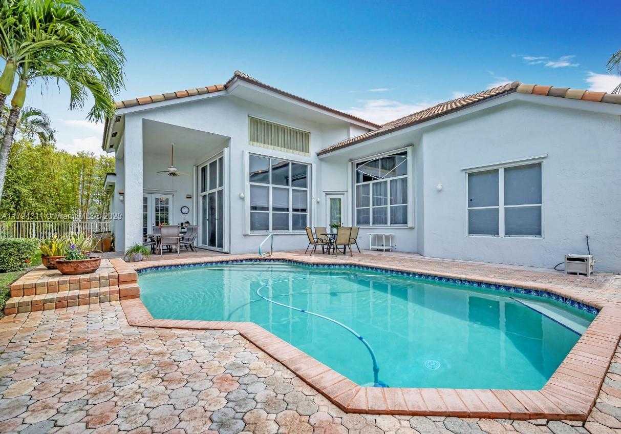 Small Image of 4123 WEST LAKE ESTATES DR, Davie Number 4