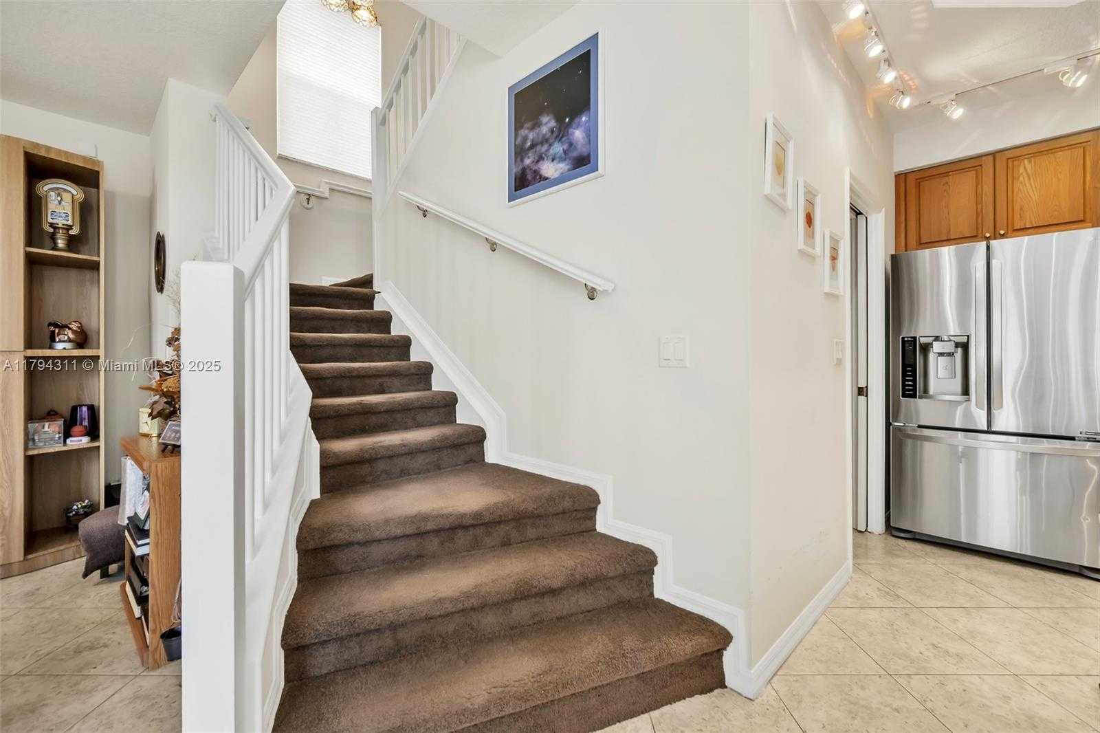 Small Image of 4123 WEST LAKE ESTATES DR, Davie Number 41