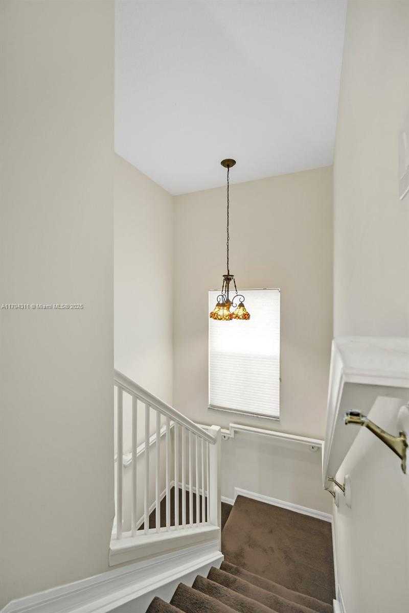 Small Image of 4123 WEST LAKE ESTATES DR, Davie Number 42