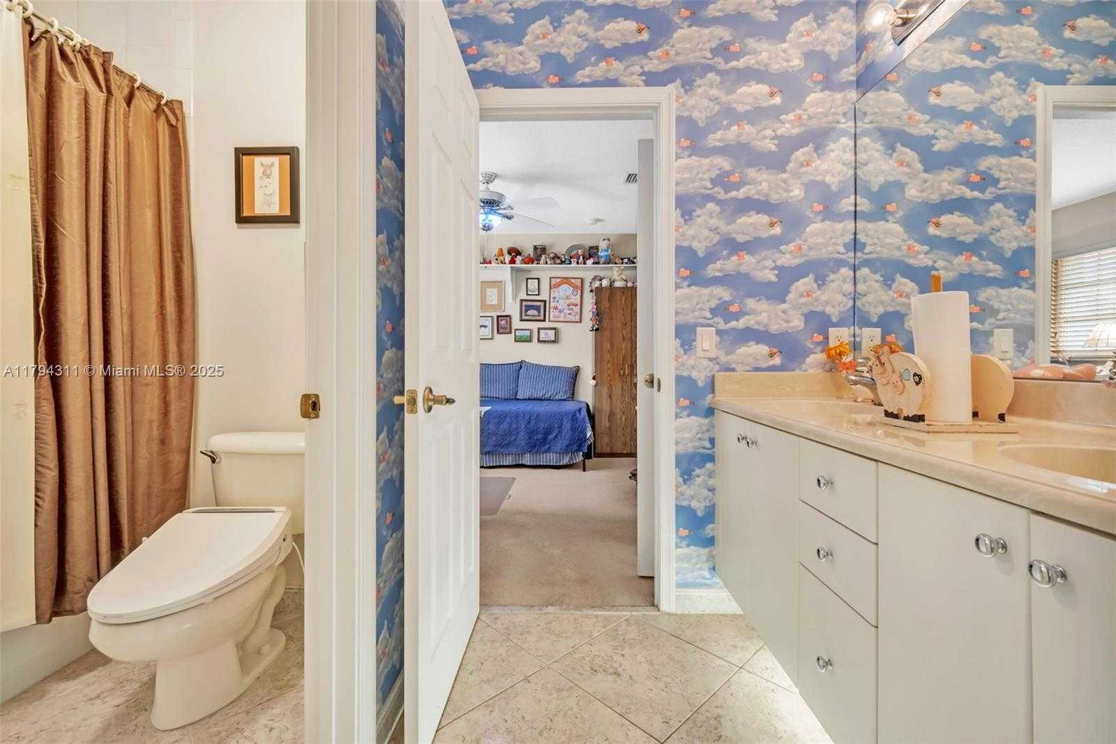 Small Image of 4123 WEST LAKE ESTATES DR, Davie Number 44