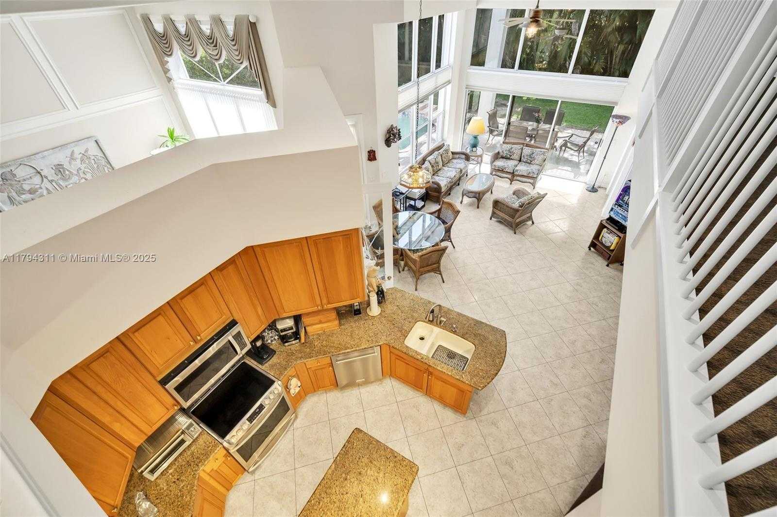 Small Image of 4123 WEST LAKE ESTATES DR, Davie Number 48