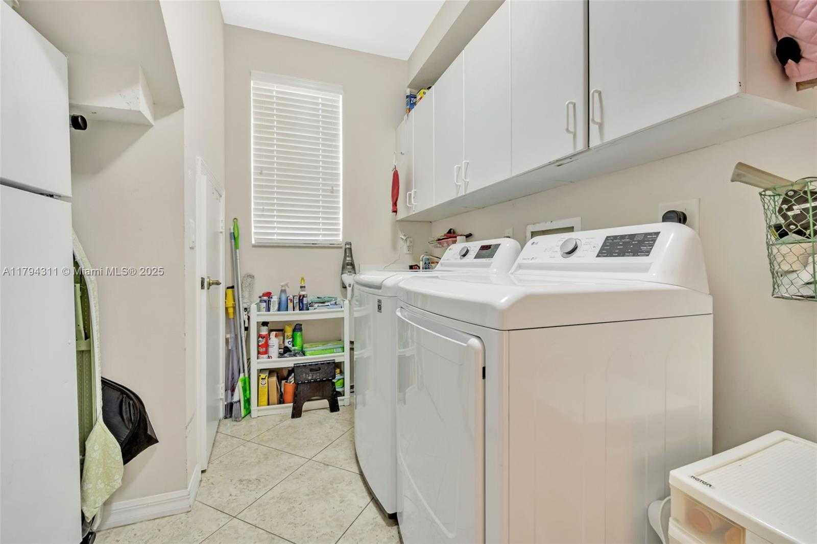 Small Image of 4123 WEST LAKE ESTATES DR, Davie Number 49