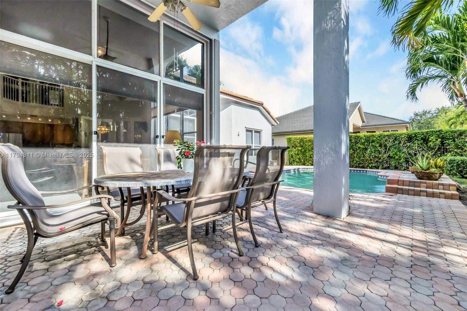 Small Image of 4123 WEST LAKE ESTATES DR, Davie Number 52