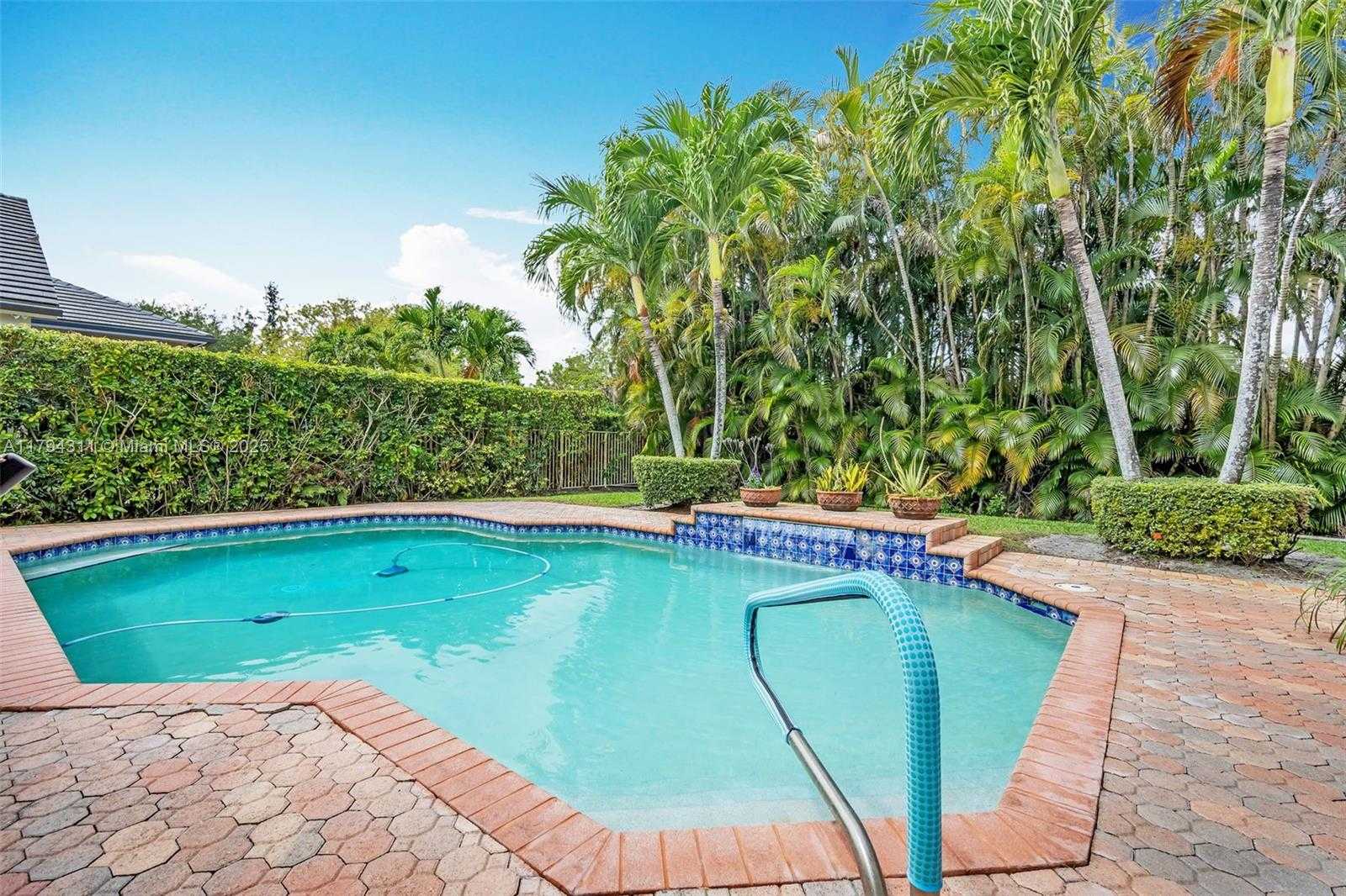 Small Image of 4123 WEST LAKE ESTATES DR, Davie Number 6