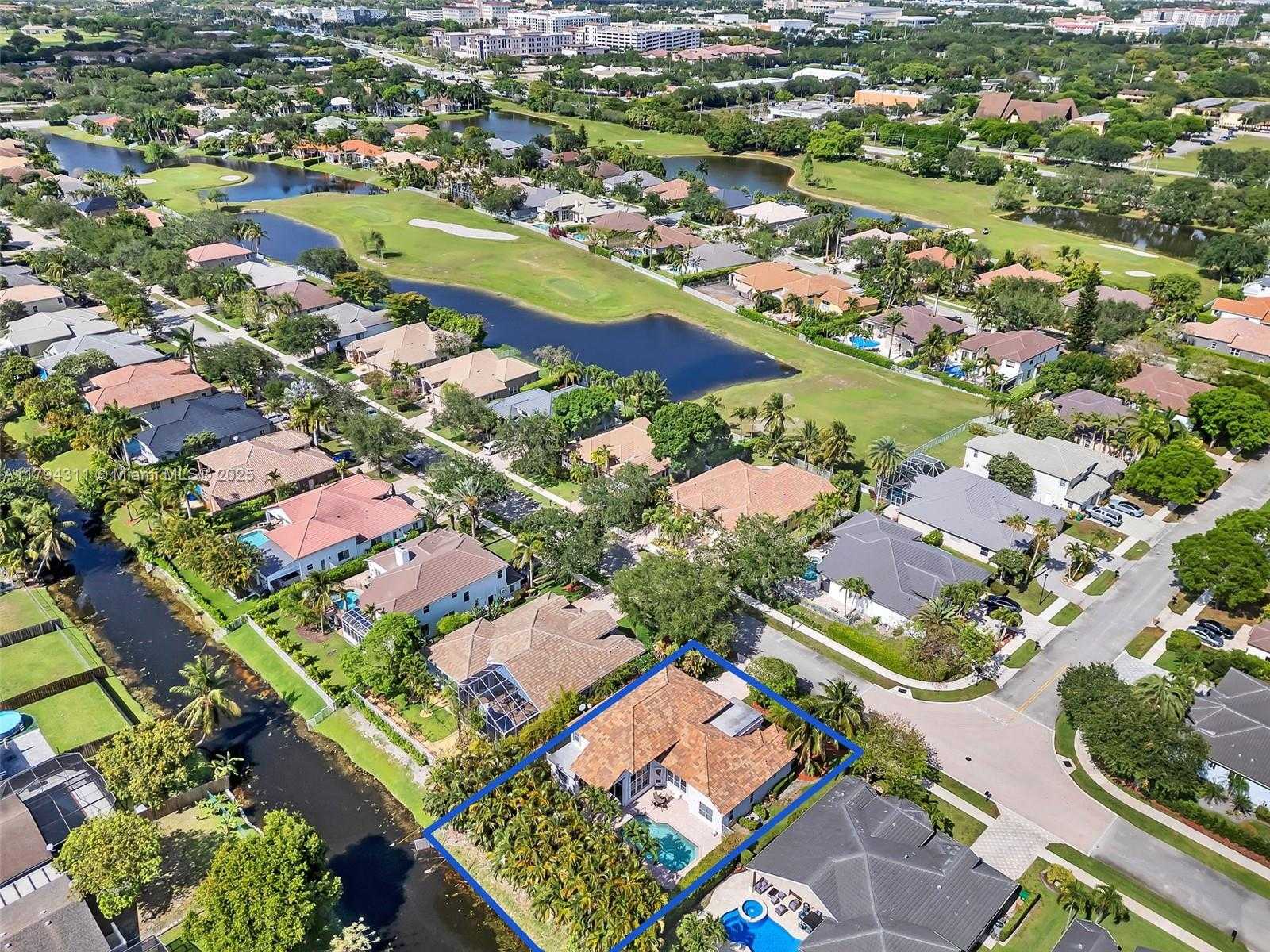 Small Image of 4123 WEST LAKE ESTATES DR, Davie Number 8