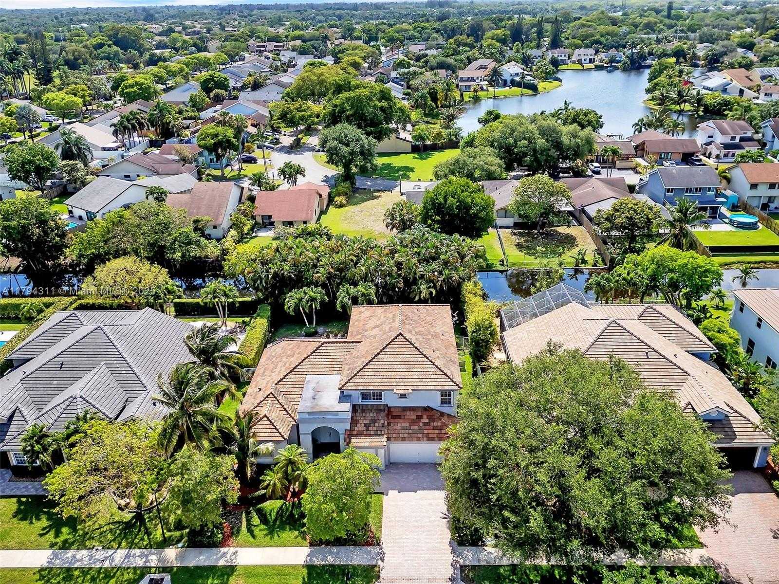 Small Image of 4123 WEST LAKE ESTATES DR, Davie Number 9