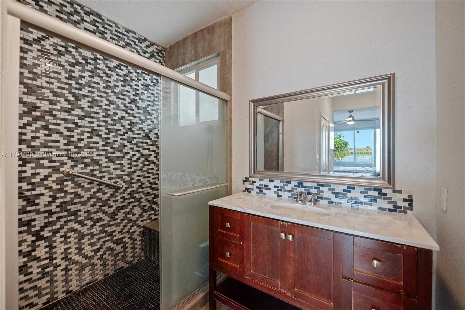 Small Image of Miami Number 20