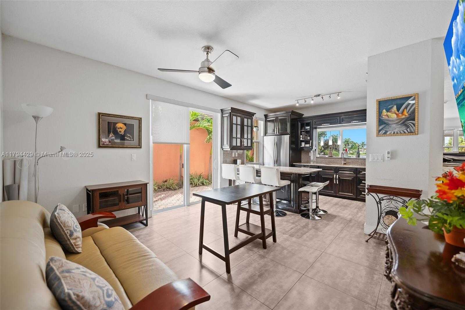 Small Image of Miami Number 3