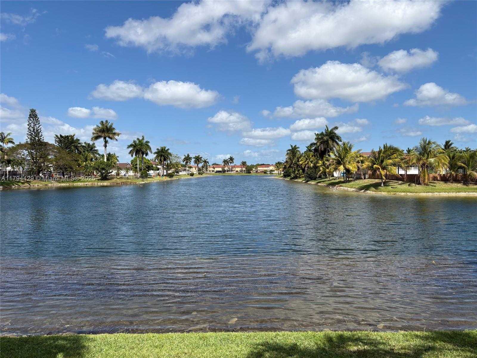 Small Image of Miami Number 32