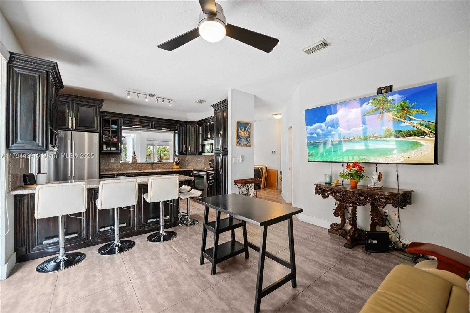 Small Image of Miami Number 5