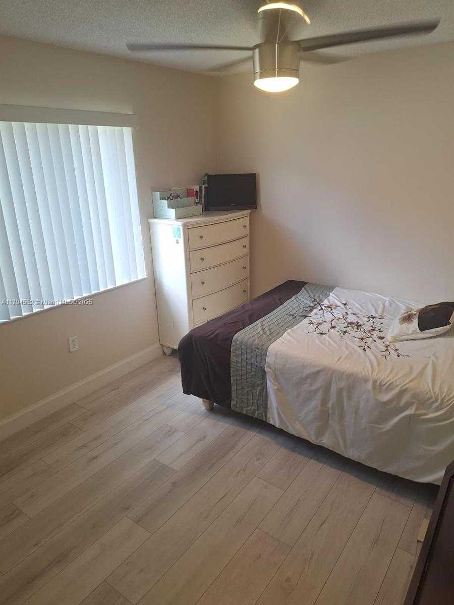Small Image of 20401 SOUTH WEST 1ST ST, Pembroke Pines Number 11