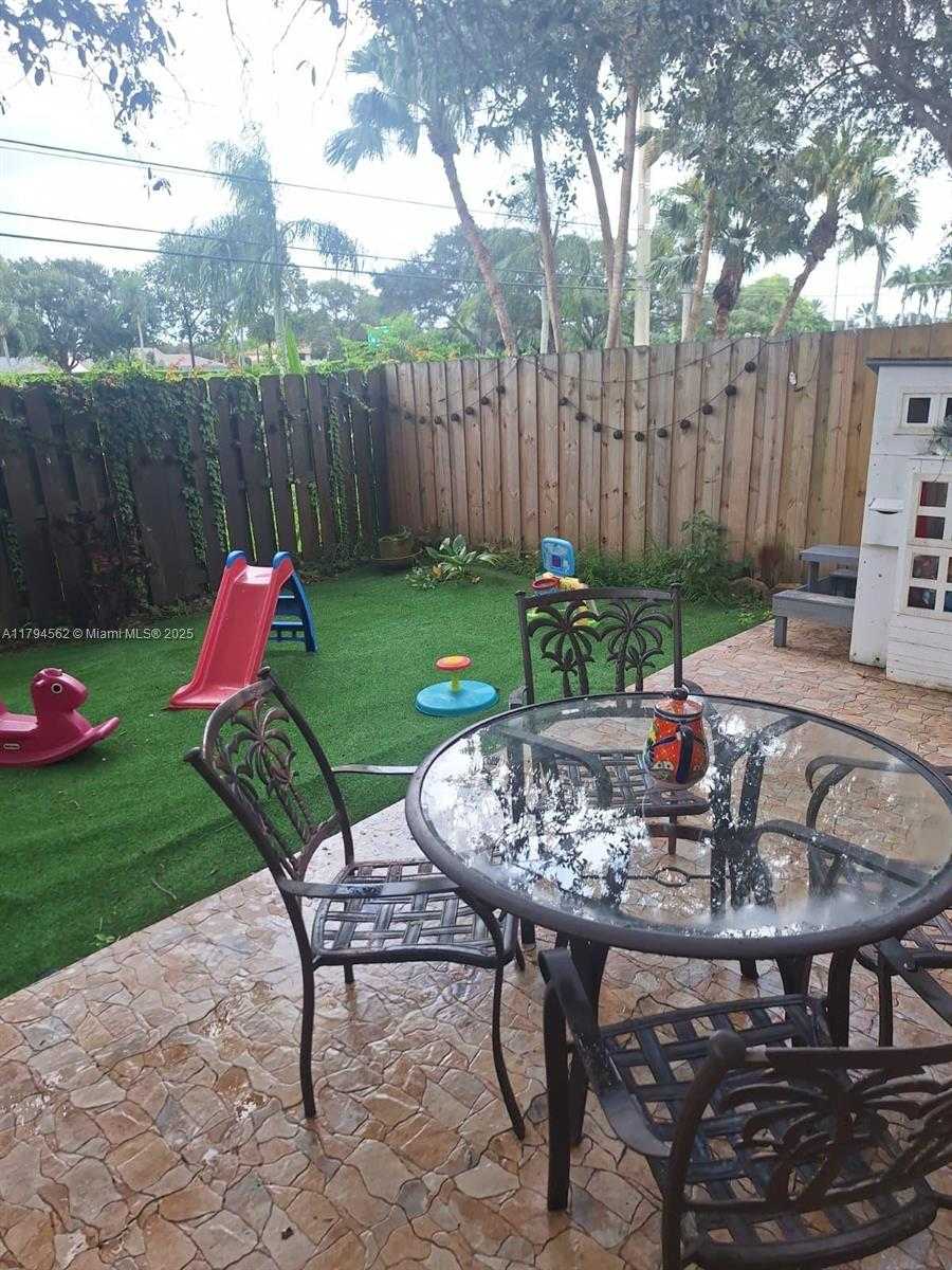 Small Image of 20401 SOUTH WEST 1ST ST, Pembroke Pines Number 15