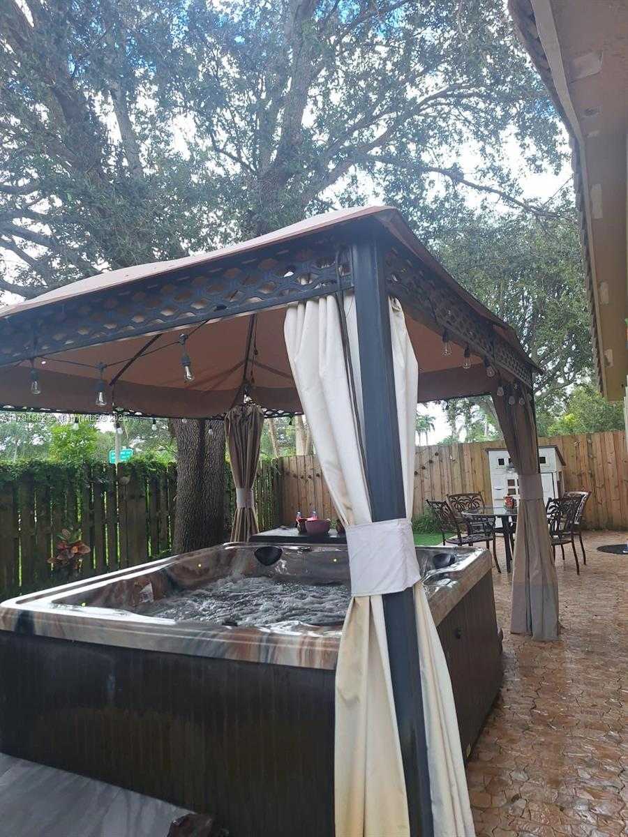 Small Image of 20401 SOUTH WEST 1ST ST, Pembroke Pines Number 18