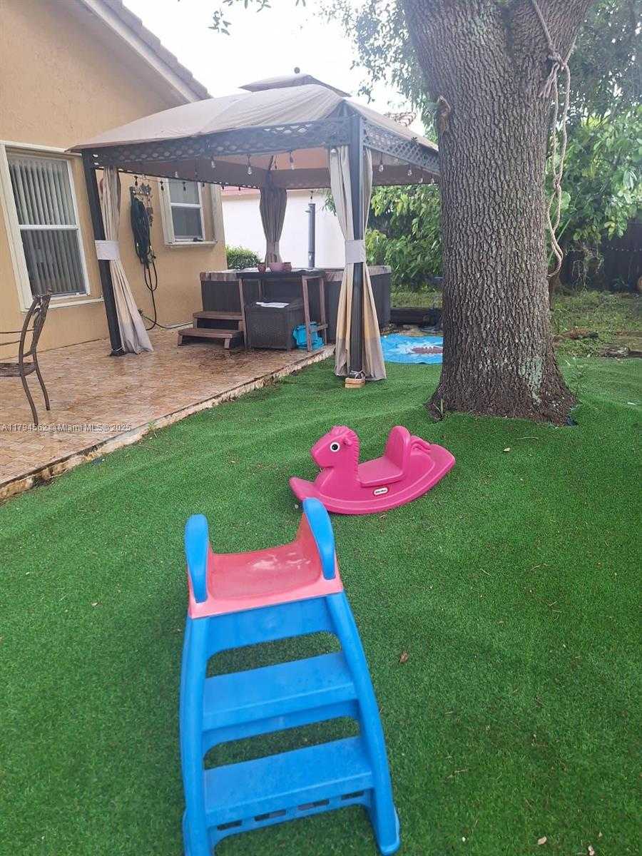 Small Image of 20401 SOUTH WEST 1ST ST, Pembroke Pines Number 19
