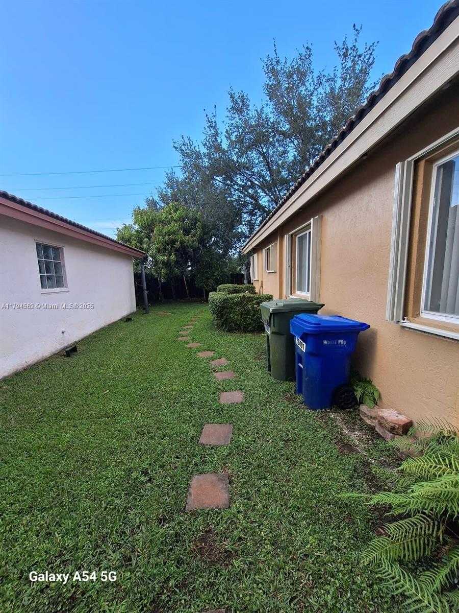Small Image of 20401 SOUTH WEST 1ST ST, Pembroke Pines Number 20