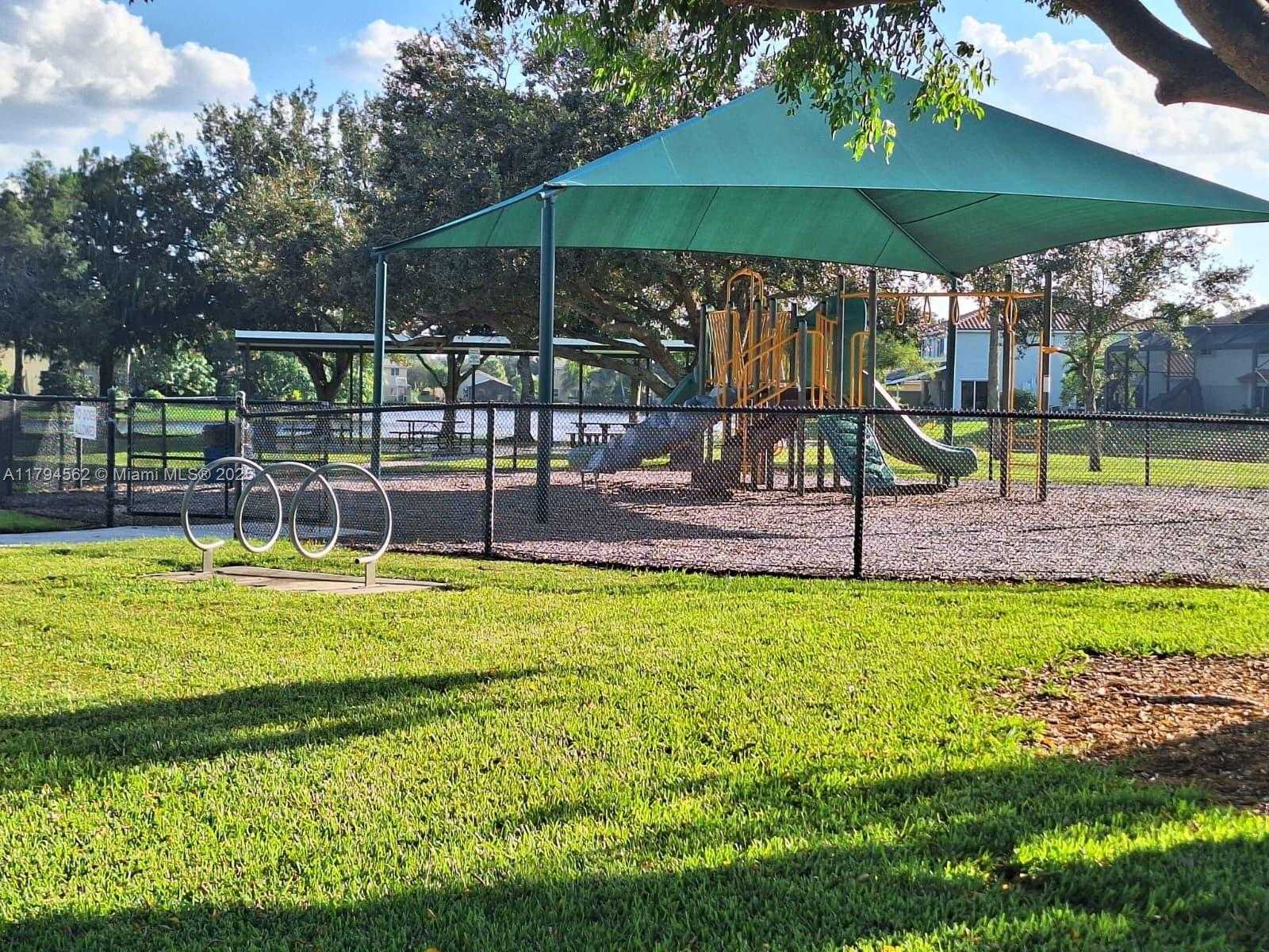 Small Image of 20401 SOUTH WEST 1ST ST, Pembroke Pines Number 23