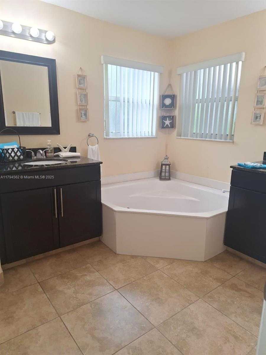 Small Image of 20401 SOUTH WEST 1ST ST, Pembroke Pines Number 9