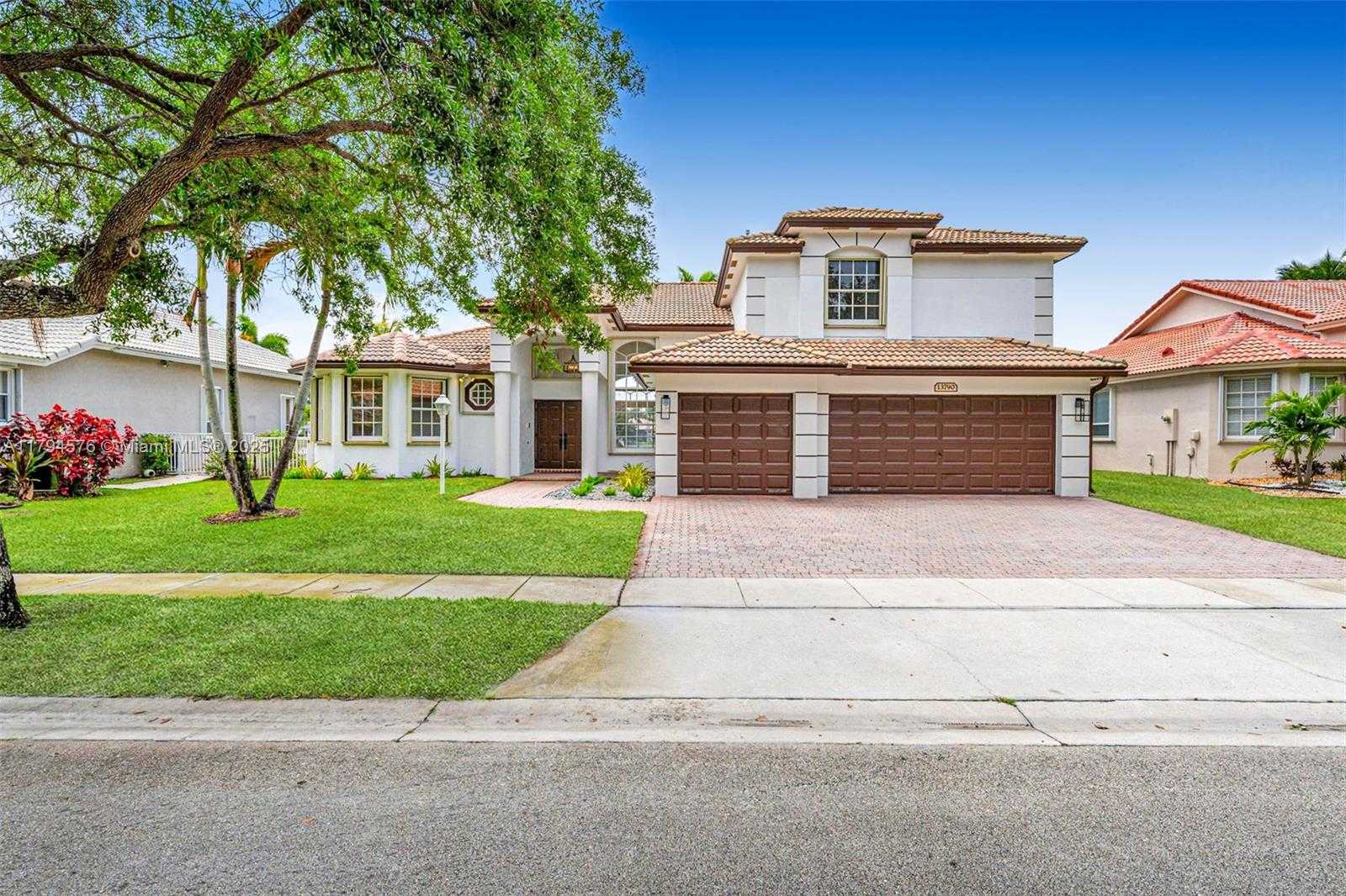 Small Image of 13790 NORTH WEST 20TH ST, Pembroke Pines Number 2