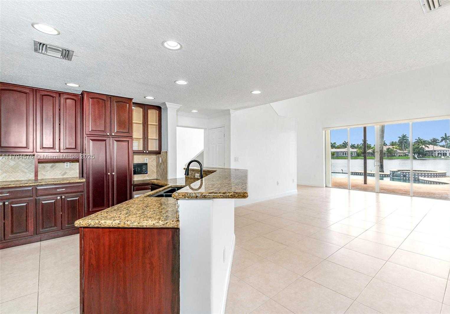 Small Image of 13790 NORTH WEST 20TH ST, Pembroke Pines Number 9