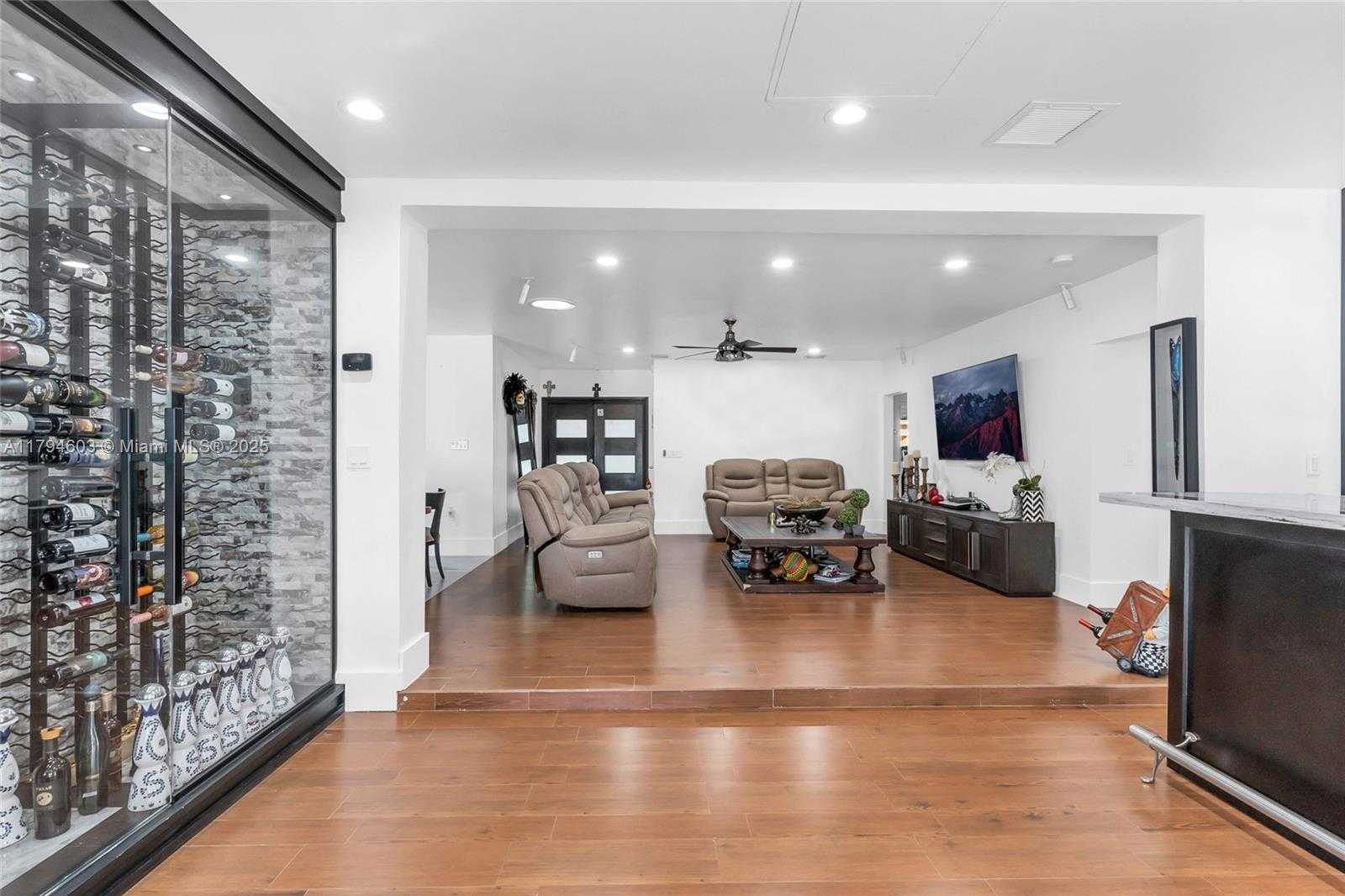 Small Image of 2108 NORTH EAST 124TH ST, North Miami Number 13