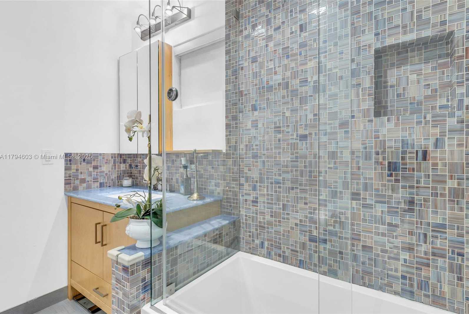 Small Image of 2108 NORTH EAST 124TH ST, North Miami Number 18